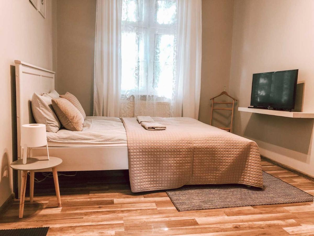 Хостел Bankowa 8 Guest *